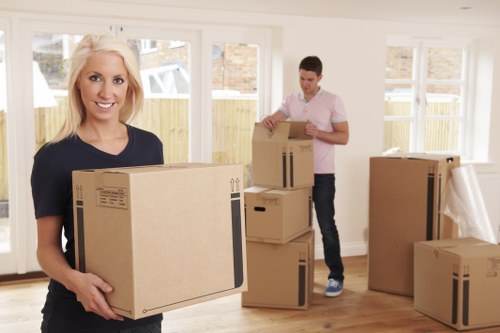Packing and loading support for a flat move in Belsize Park